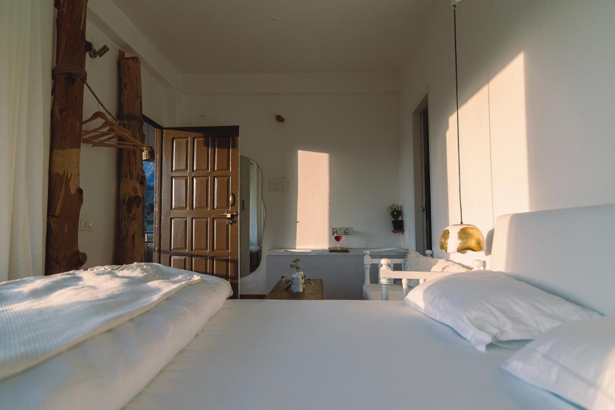 Exstasy Stays - Bathtub Rooms & Cafe - Your Romantic & Cozy Getaway - Thhpsociety - Mukteshwar Exteriér fotografie