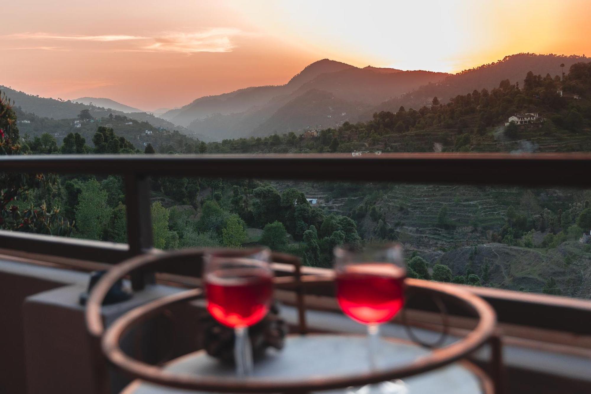Exstasy Stays - Bathtub Rooms & Cafe - Your Romantic & Cozy Getaway - Thhpsociety - Mukteshwar Exteriér fotografie