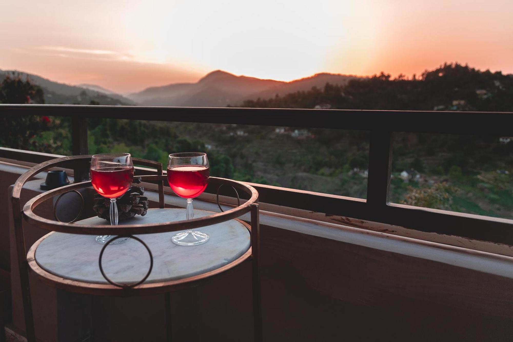 Exstasy Stays - Bathtub Rooms & Cafe - Your Romantic & Cozy Getaway - Thhpsociety - Mukteshwar Exteriér fotografie