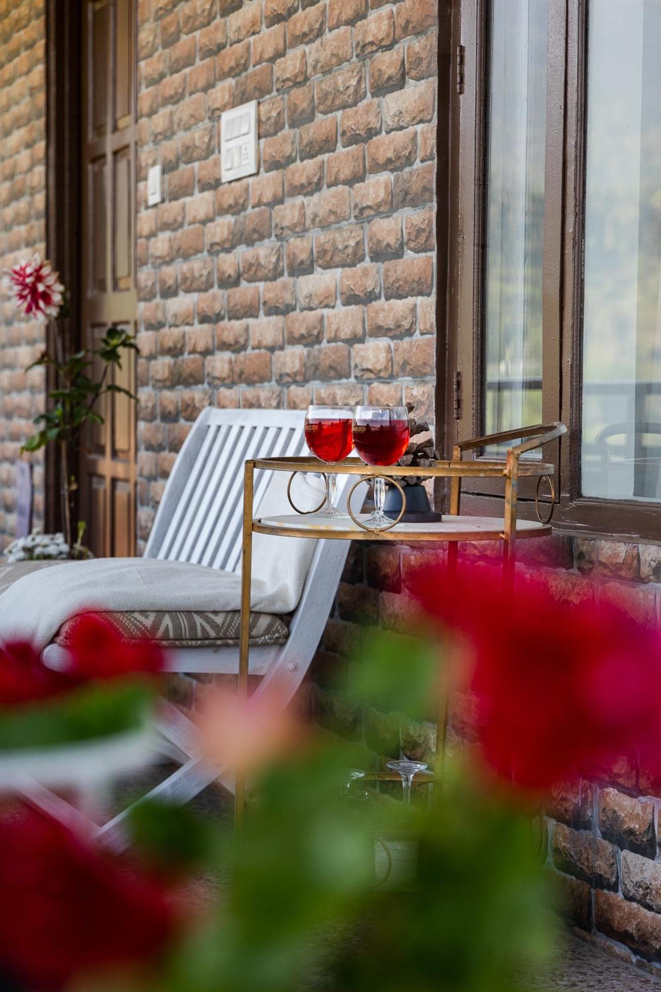 Exstasy Stays - Bathtub Rooms & Cafe - Your Romantic & Cozy Getaway - Thhpsociety - Mukteshwar Exteriér fotografie